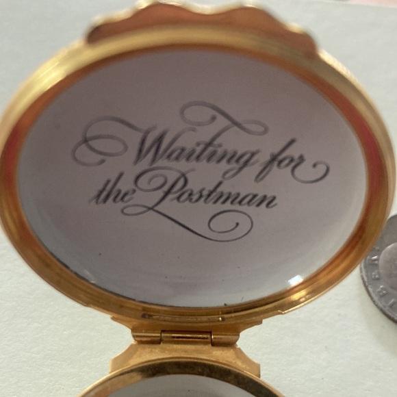 Halcyon Days English enamel trinket box.Vintage 1980. Christmas theme with lid. - Picture 7 of 7